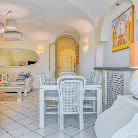 Formica, A Due Passi Dal Mare